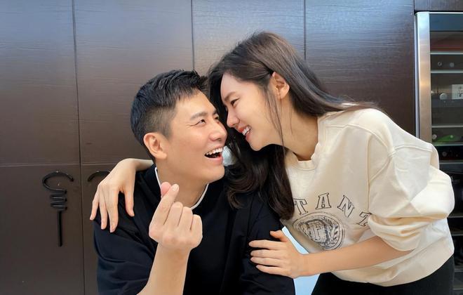 可爱女孩好有钱